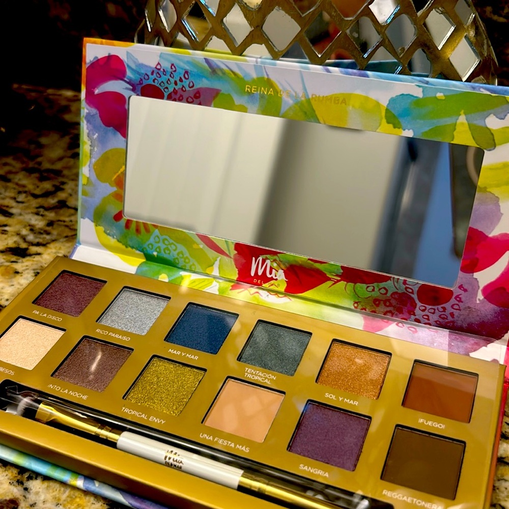 Mia Del Mar Eyeshadow Palette